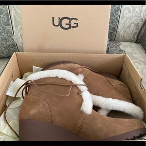 UGG JEOVANA BOOTIES